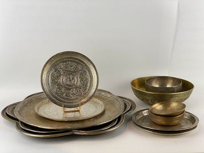 Set of trays, bowls and dishes in copper...
