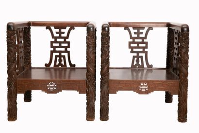  Paire de fauteuils cubiques en bois indigène Vietnam / Indochine, XXe siècle Quadripodes,...
