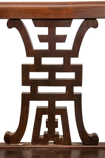  Paire de fauteuils cubiques en bois indigène Vietnam / Indochine, XXe siècle Quadripodes,...