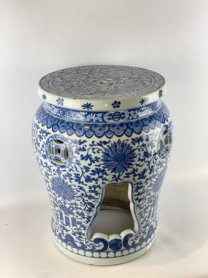 Stool in blue-white porcelain China A blue...