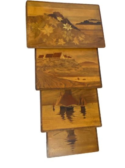  Gallé Emile Série de quatre tables gigognes rectangulaire en bois sculpté à piétement...
