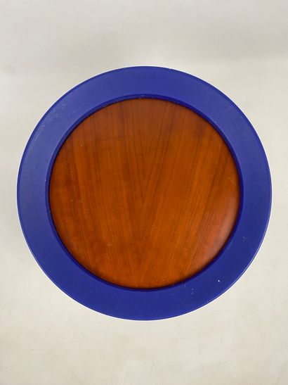  Table basse, plateau en bois et piètement en métal. (légères rayures) H: 40 cm -...