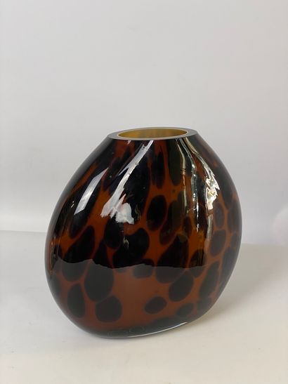  Vase en verre doublé à décor tacheté. H: 20 cm 
