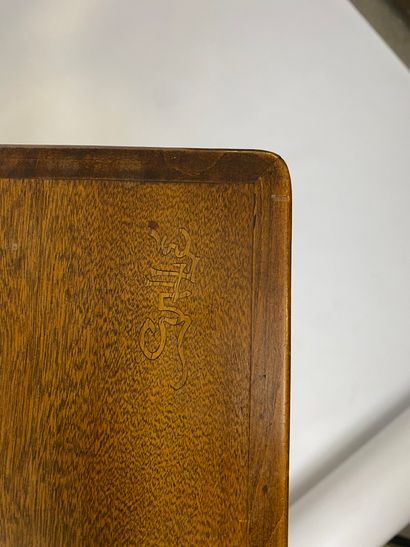  Gallé Emile Série de quatre tables gigognes rectangulaire en bois sculpté à piétement...
