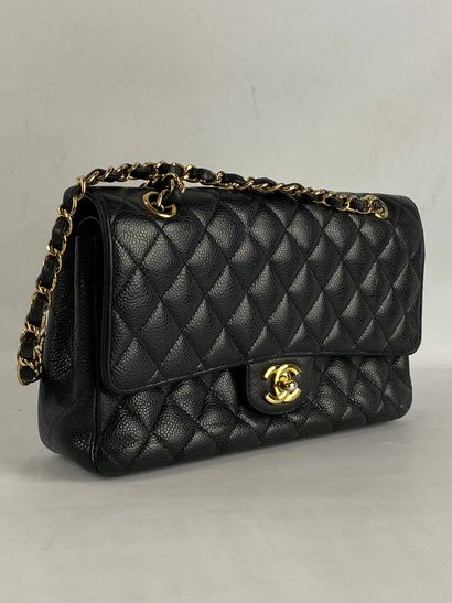  CHANEL 2011 Classic "Timeless" bag with double flap, 26 cm in black quilted grained...