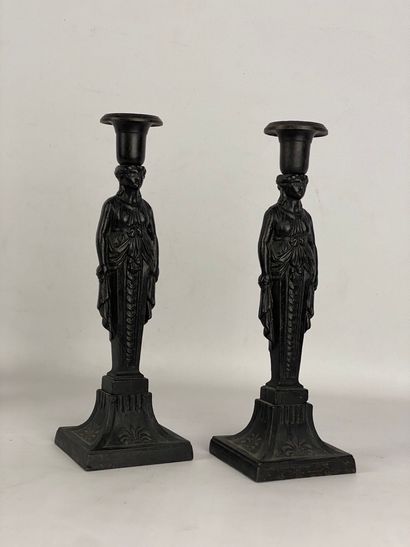Pair of candlesticks in black patina bronze,...