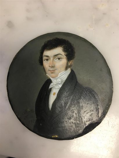  Ecole française du XIXème siècle, METTE (?) Portrait de jeune homme Miniature à...