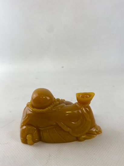  Buddha imitating hardstone adventurous China He is reclining holding a cup and a...