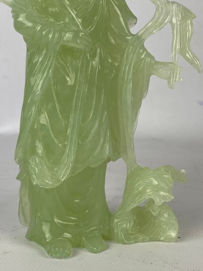  Guanyin subject in bowenite In the Chinese style, modern (small lacks) H : 22 c...