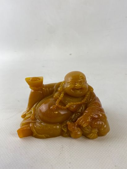  Buddha imitating hardstone adventurous China He is reclining holding a cup and a...