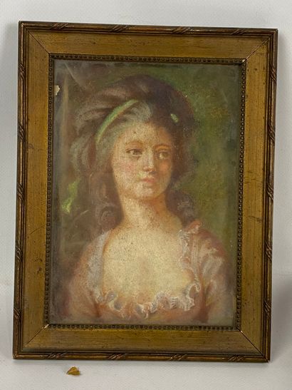  Small pastel framed under glass Portrait of a woman in the 18th century style