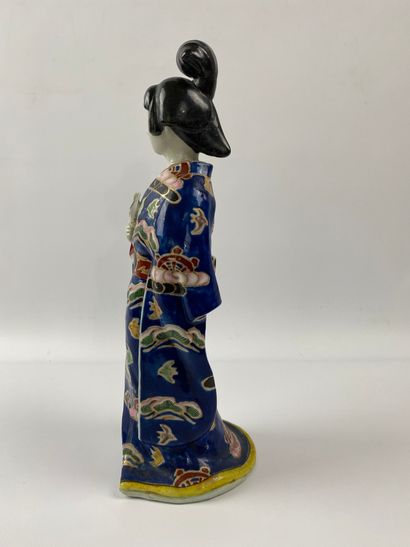  Japanese porcelain statuette enamelled in polychrome (the fan is missing). Height:...