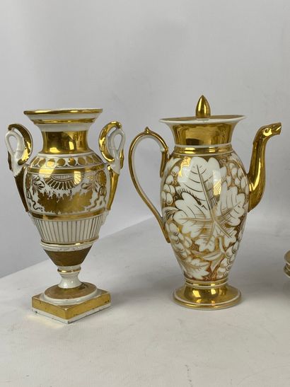  Paris porcelain coffee set with foliage and friezes decoration on a gilded background,...