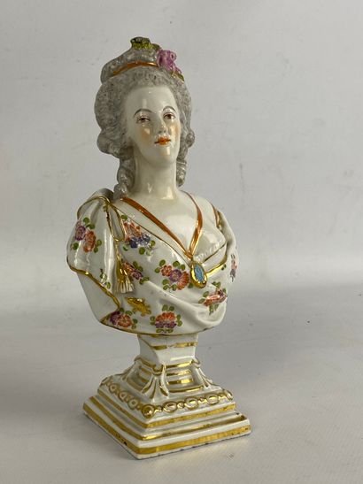  SAXE (in the taste of) Polychrome porcelain bust of Marie-Antoinette on piéedouche...