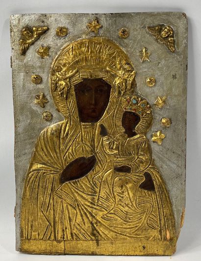  Icône sur panneau de bois 
Vierge à l'enfant sur fond argenté à motif ondé et têtes...
