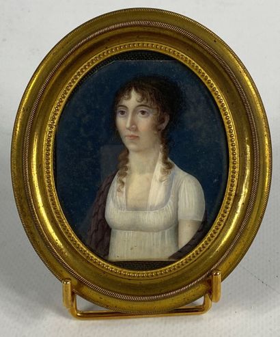  Ecole française du premier tiers du XIXe siècle 
Portrait de femme à la robe blanche...