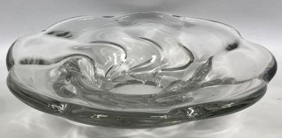  DAUM France 
Importante coupe en cristal à bords polylobés 
Signée sur la base 
Diam...