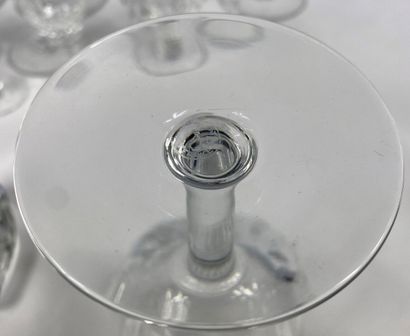  BACCARAT 
Partie de service de verres, modèle Cassino, en cristal taillé comprenant...