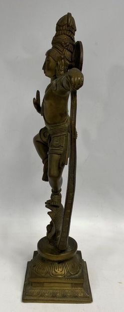  Sujet en bronze sculpté dans le goût indien 
H : 36 cm