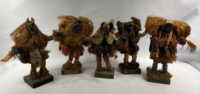 Lot de 5 poupées africaines en bois, composition,...