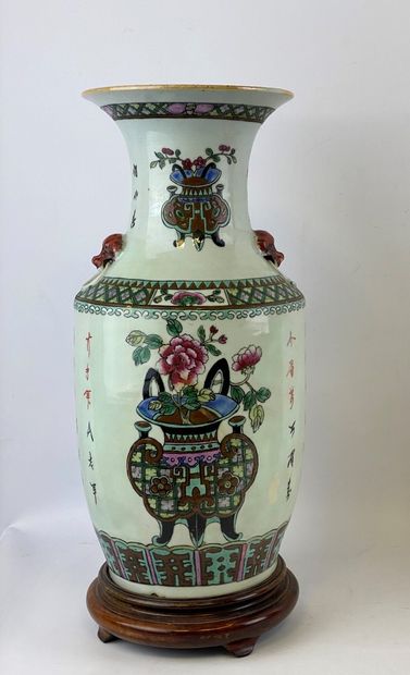 CHINA 
Enameled porcelain baluster vase decorated...