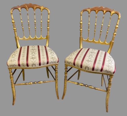 Paire de chaises de chambre en bois doré,...