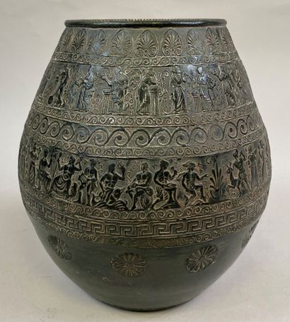 GRECE, Moderne 
Vase en bronze à décor de...