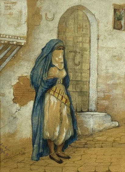  E. de ROYER (XXe) 
Femme voilée devant une entrée de maison 
Encre, aquarelle et...
