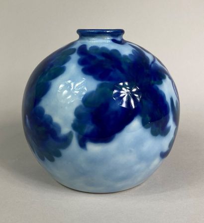 Camille THARAUD (1878-1956) à LIMOGES 
Vase...