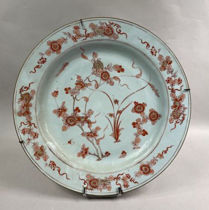 CHINA 
Large ceramic dish enamelled in coral...