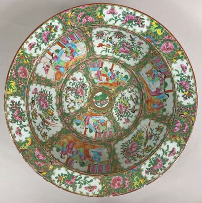 CHINA, CANTON 
Large porcelain bowl decorated...