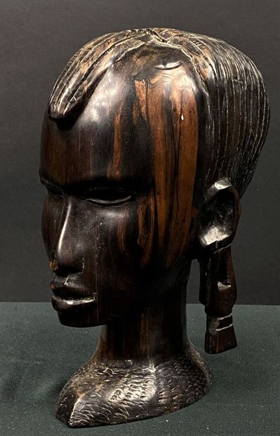 Travail du XXe siècle 
Tête d'africaine 
Sculpture...