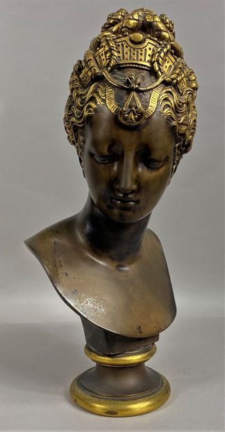 Buste de Pauline Borghèse en bronze à patine...