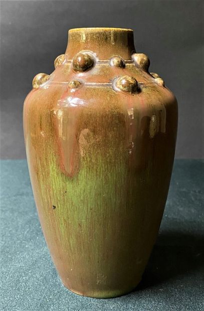 Auguste DELAHERCHE 
Vase japonisant de forme...