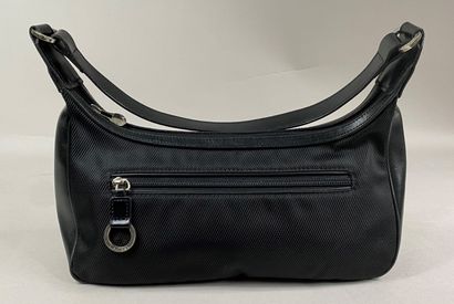  LANCEL 
Baguette handbag in canvas and black leather, shoulder strap 
A golden shawl...