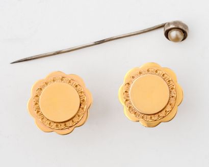  Paire de boutons de manchette en or jaune (750) en forme de fleur 
Poids total :...