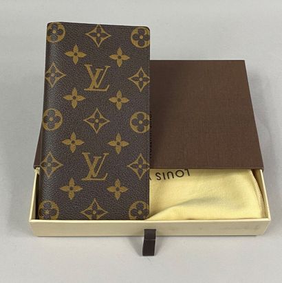  Louis VUITTON 
Canvas card holder Monogram 
18 x 10 cm 
New condition, with box...