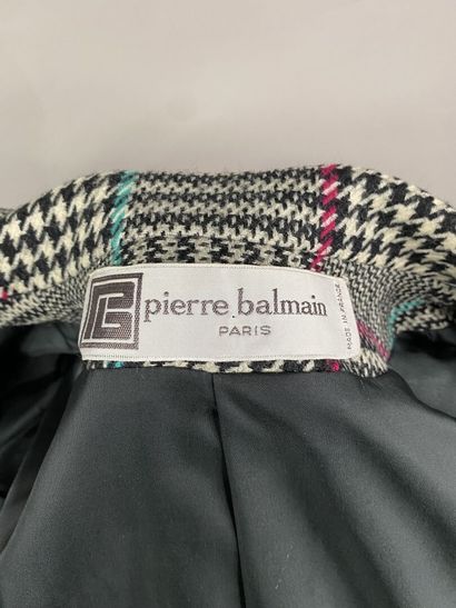  Pierre BALMAIN 
Veste en laine à carreaux pied de poule noir, blanc, rose, bleu...