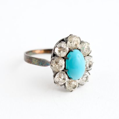  White gold (750) daisy ring set with a turquoise cabochon in a setting of faceted...
