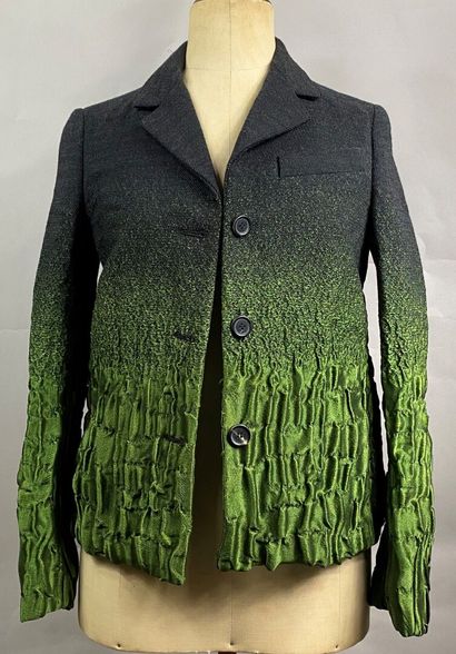  PRADA 
Veste courte gris anthracite et vert en laine et soie 
Taille 38 
(fils ...
