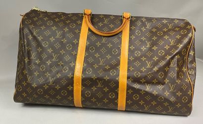  Louis VUITTON 
Keepall bag 60 cm in monogram canvas and natural leather, name tag...
