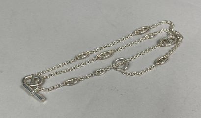  HERMES Paris 
Long necklace Farandole model in silver (925), signed 
Weight : 70.7g...