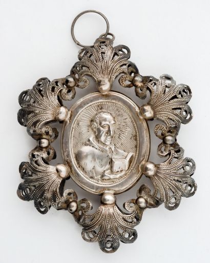 Silver medallion (800) depicting Ignatius...