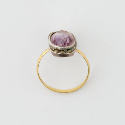  Small yellow gold (750) and silver (925) ring set with a faceted oval amethyst in...