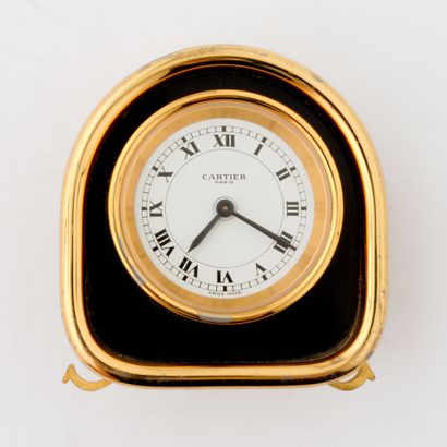  Must of CARTIER 
Black enamelled gilt brass desk clock with white dial, signed 
Numbered...