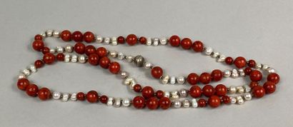 Long necklace made of dyed coral beads alternated...