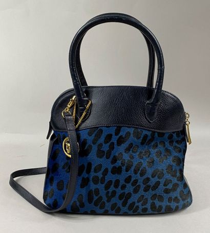  ESCADA 
Hand or shoulder bag in navy blue grained leather and blue tinted imitation...