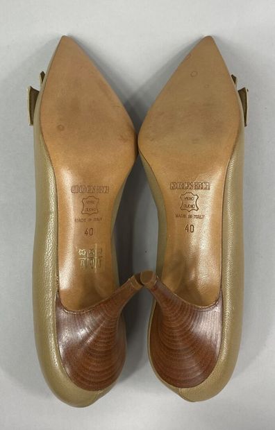  Georges RECH 
Pair of taupe leather pumps with a pointed toe and a python-like buckle...