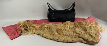  LANCEL 
Baguette handbag in canvas and black leather, shoulder strap 
A golden shawl...
