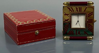 Must of CARTIER 
Desk clock in burgundy lacquered...